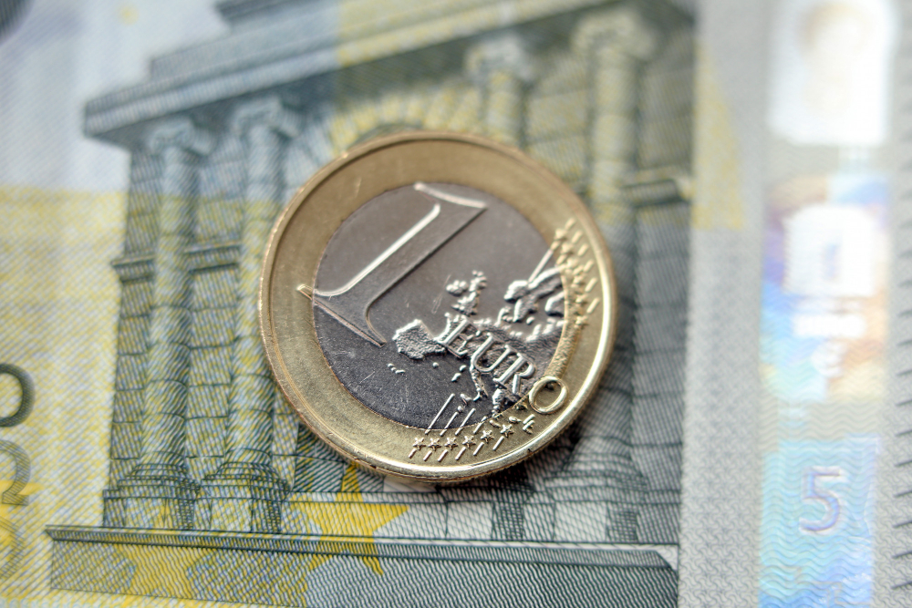 Гривна удержалась в битве с долларом, но проиграла евро: новый курс валют от НБУ