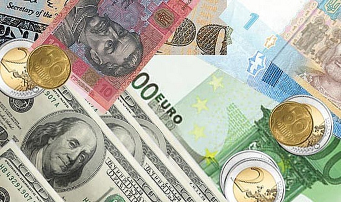 Курсы валют: межбанк закрылся долларом по 23,55
