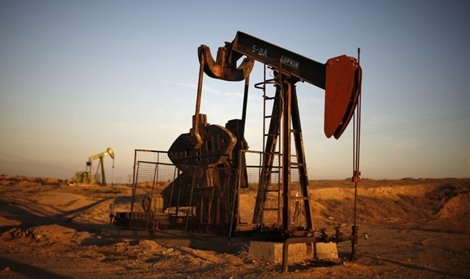 Нефть подешевела из-за роста запаса бензина в Штатах