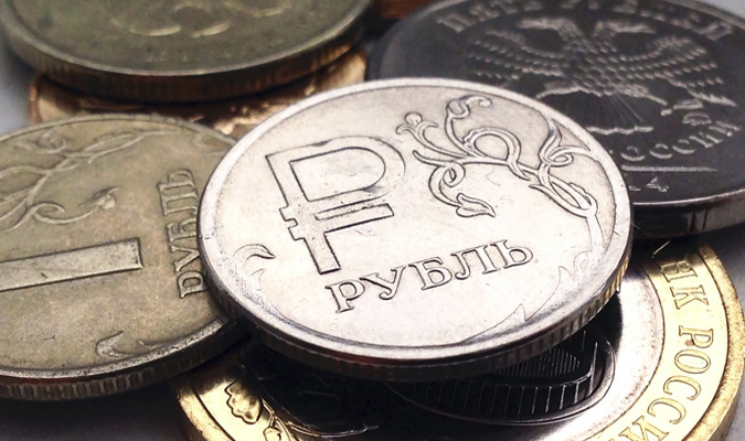 Лучшая валюта: стоит ли продавать доллары и покупать рубли