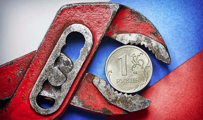 Рубль обвалился к годовым минимумам вслед за ценами на нефть