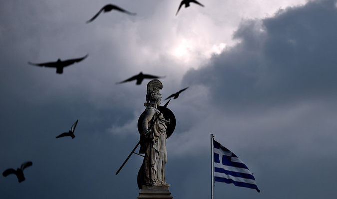 Евро падает на опасениях по поводу Греции